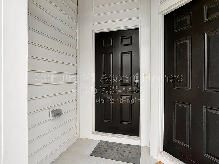 24676 Hutchinson Farm Dr — Photo 4