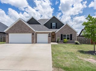 686 W Soldera Rd, Springdale, AR 72762