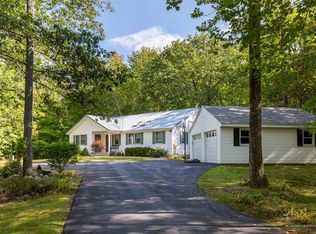 2 Westview Dr, Raymond, ME 04071