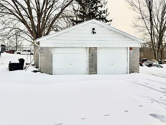 3rd image of 160 Main St