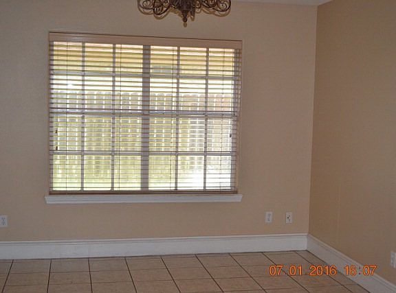 4th image of 2401 Highland Dr