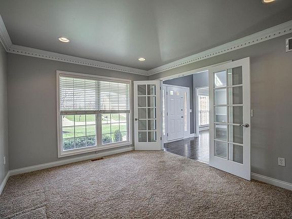 3rd image of 296 Briargate Dr