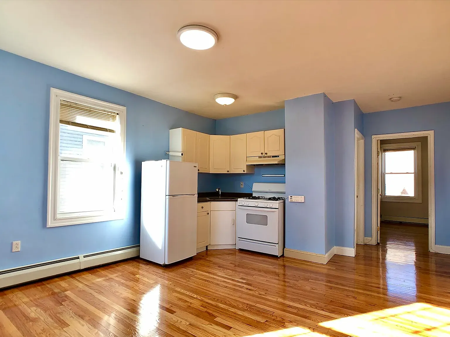 2 bed, 650 sqft, $2,350 — Photo 3