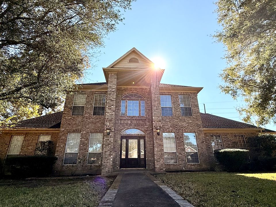 1st image of 6 Twin Circle Dr