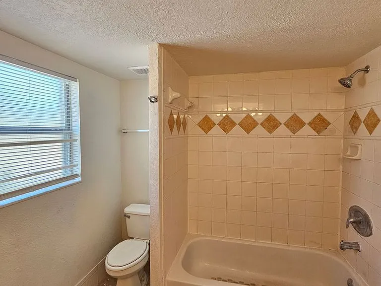 1365 Drew St — Photo 11