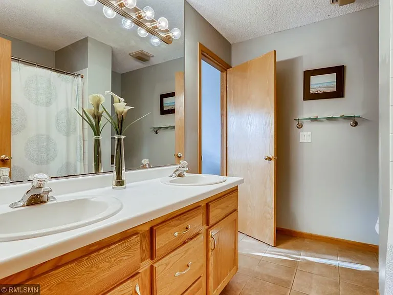 2165 Shenandoah Ct #E — Photo 26