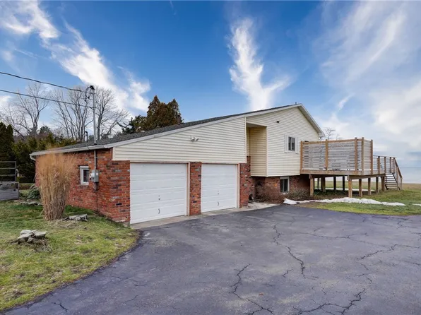 433 Ontario Dr, Ontario, NY 14519