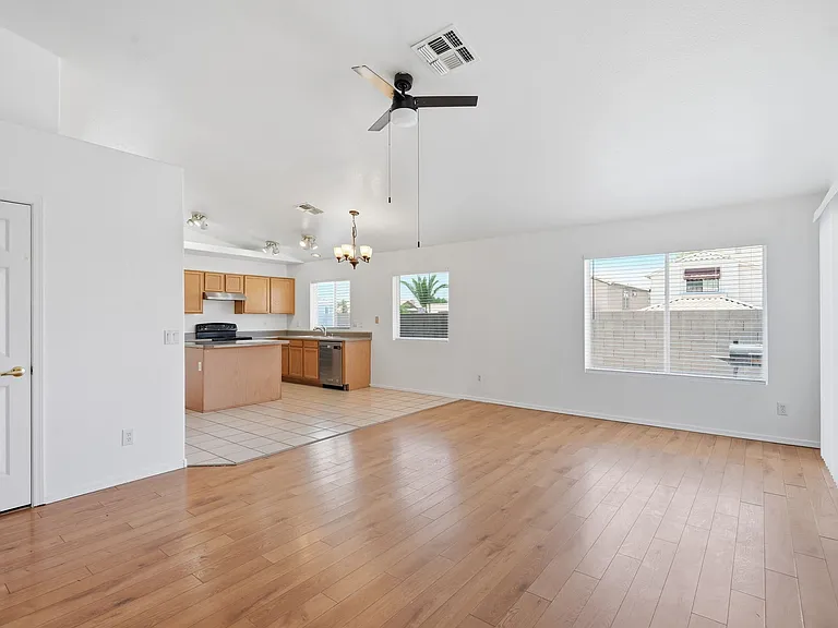 1302 E Michelle Dr — Photo 12