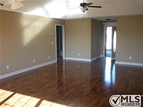 2nd image of 501 Beaumont Dr