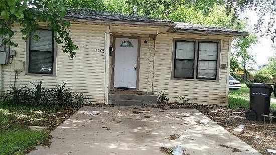 2nd image of 1109 F Ave