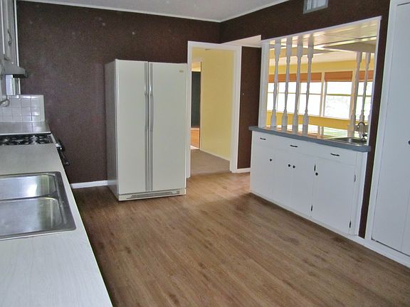 5th image of 144 Robins Ln
