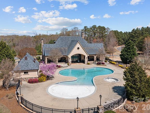 3rd image of 1036 Glade Spring Ct