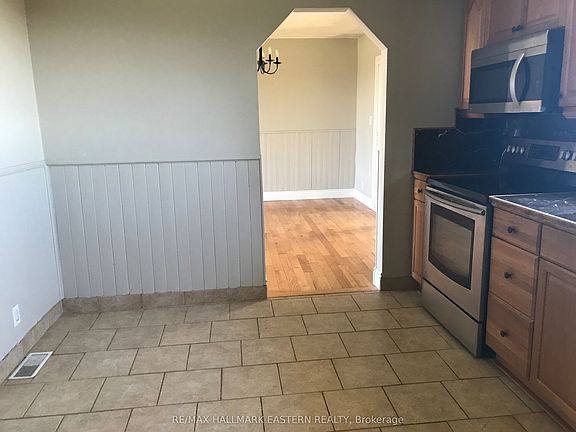 3rd image of 1027 Tara Rd