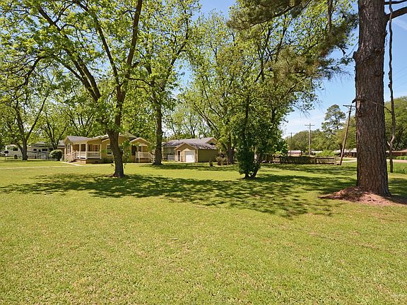 3rd image of 1265 Dudley Ln