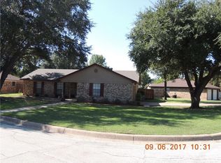 1700 Tobie Layne St, Benbrook, TX 76126