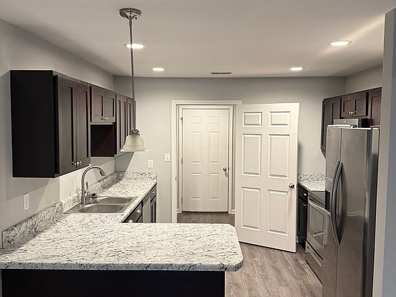 2nd image of 533 Spinnaker Dr