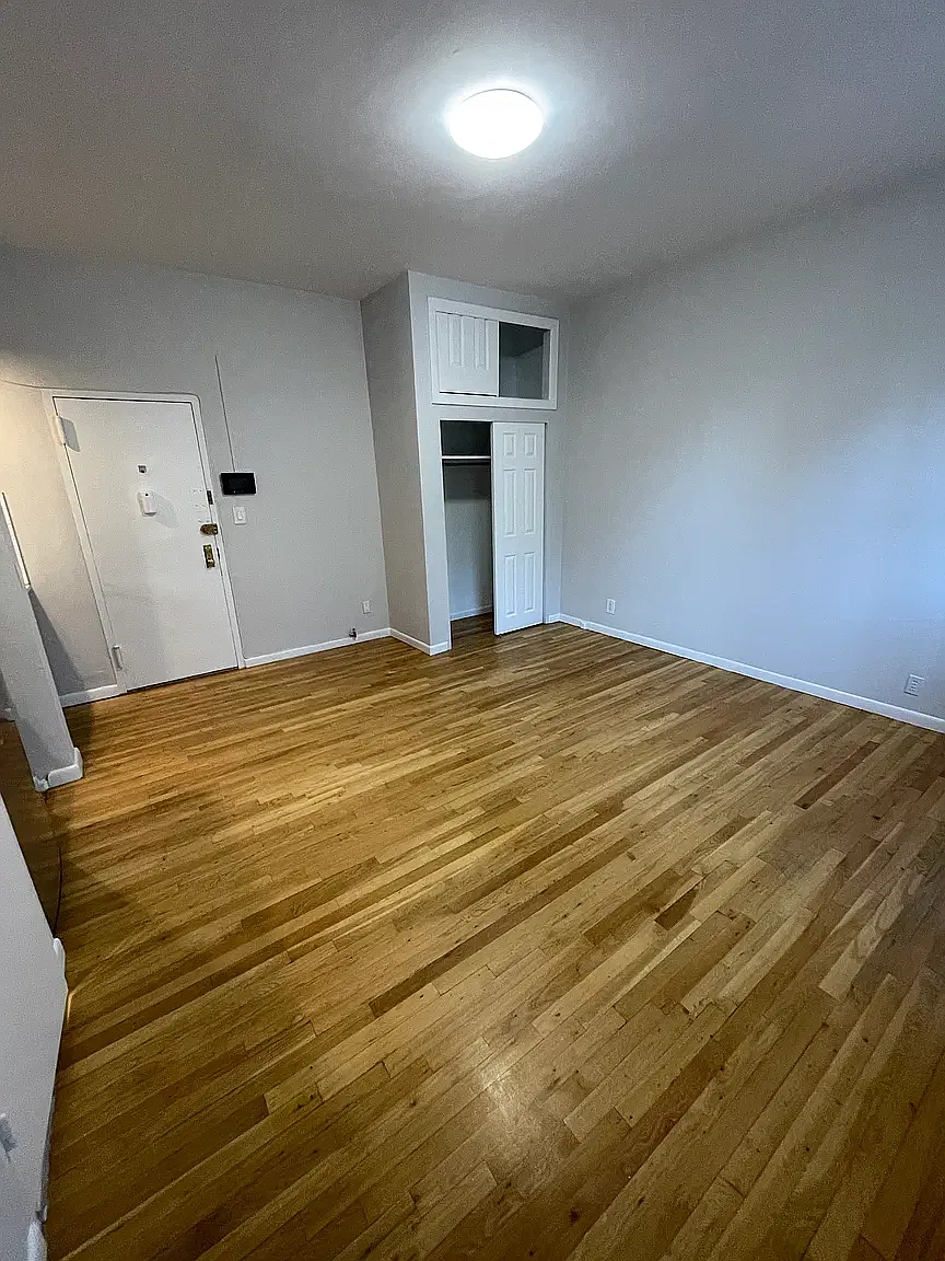35 West 64th Street — Photo 2