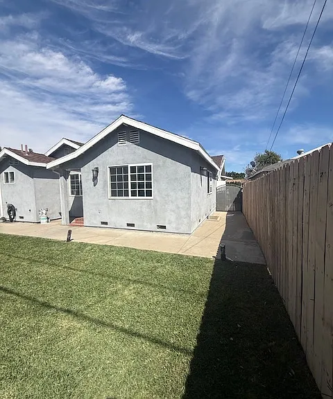 117 N Barbara Ave — Photo 1