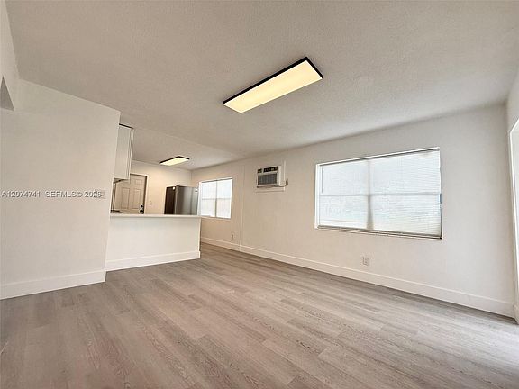 2nd image of 910 SW 2nd Ave #910