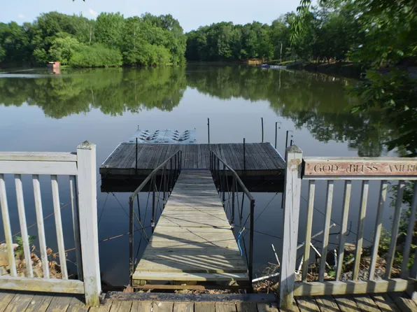 894 River Front Dr, Clifton, TN 38425