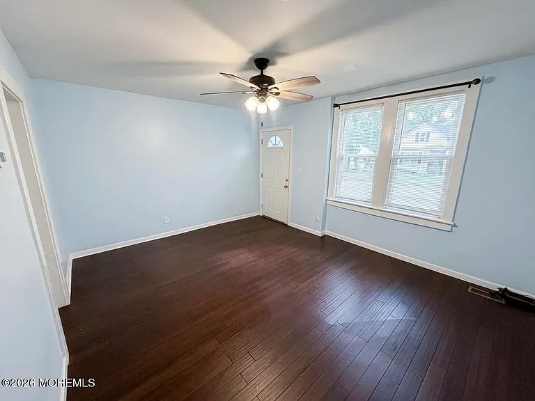 289 Rose St — Photo 3