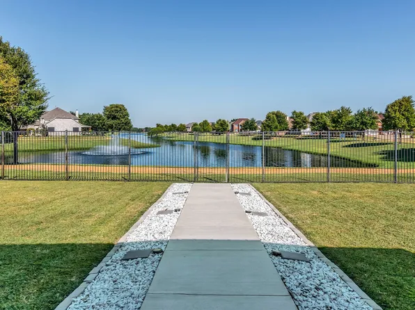 5524 Brazoria Dr, Grand Prairie, TX 75052