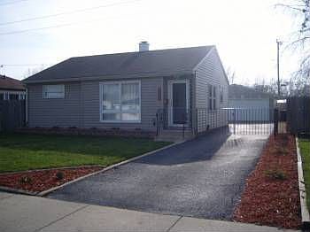 3rd image of 8116 Gordon Dr