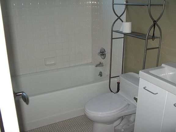 4th image of 1119 Glenwood Dr