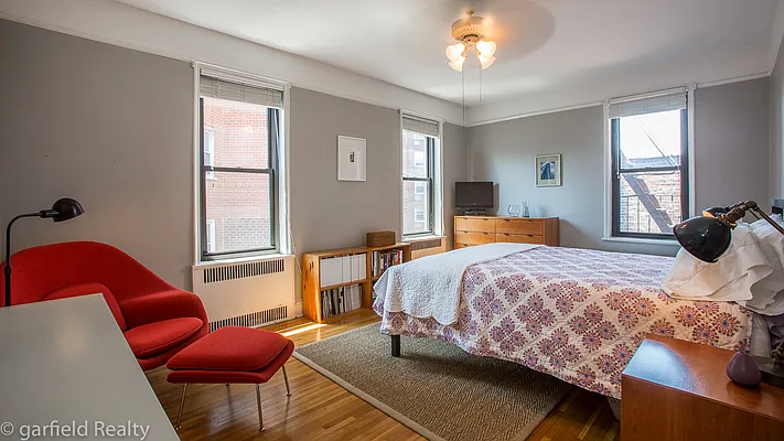 Sold by Garfield Realty  | media 19