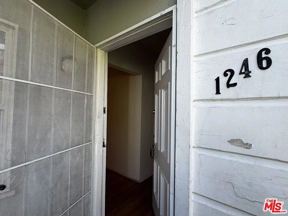 2 bed, 1.0 bath, 1050 sqft, $3,500 — Photo 2