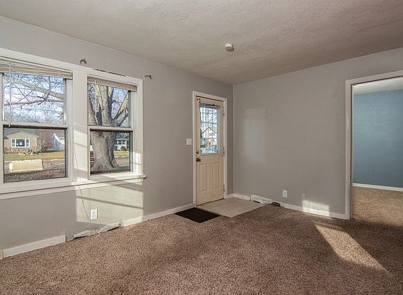 3rd image of 7911 Elm Ave