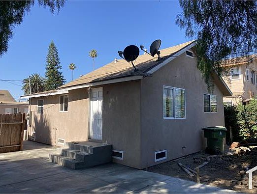 1st image of 815 W 85th St