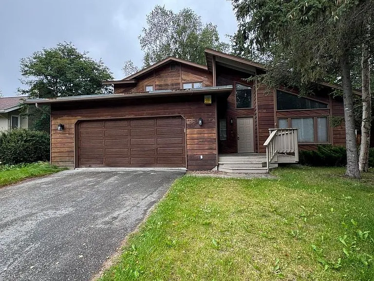 13710 Vern Dr — Photo 1