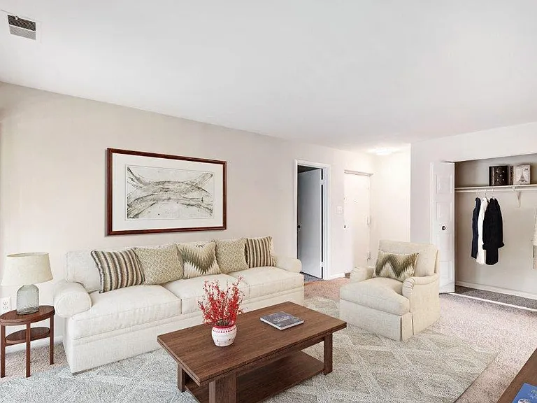 Montgomery Trace Apartment Homes — Photo 4