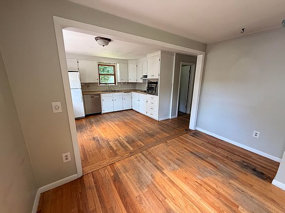 3rd image of 104 Bolton Street