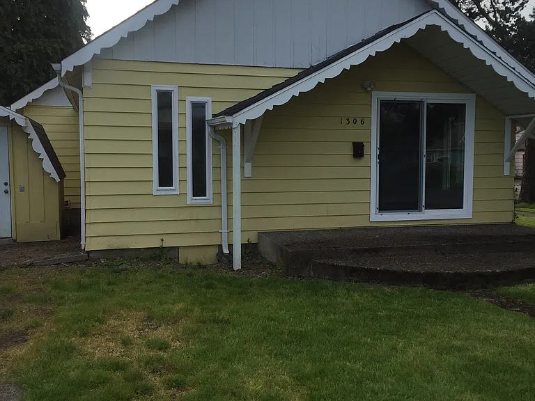 1306 NE Johnson St — Photo 14