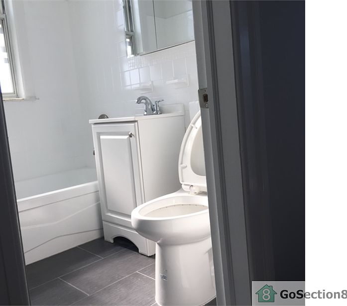 1st image of 2851 Lawton Ave #3
