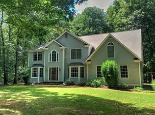 18 Old Farm Rd, Woodbridge, CT 06525