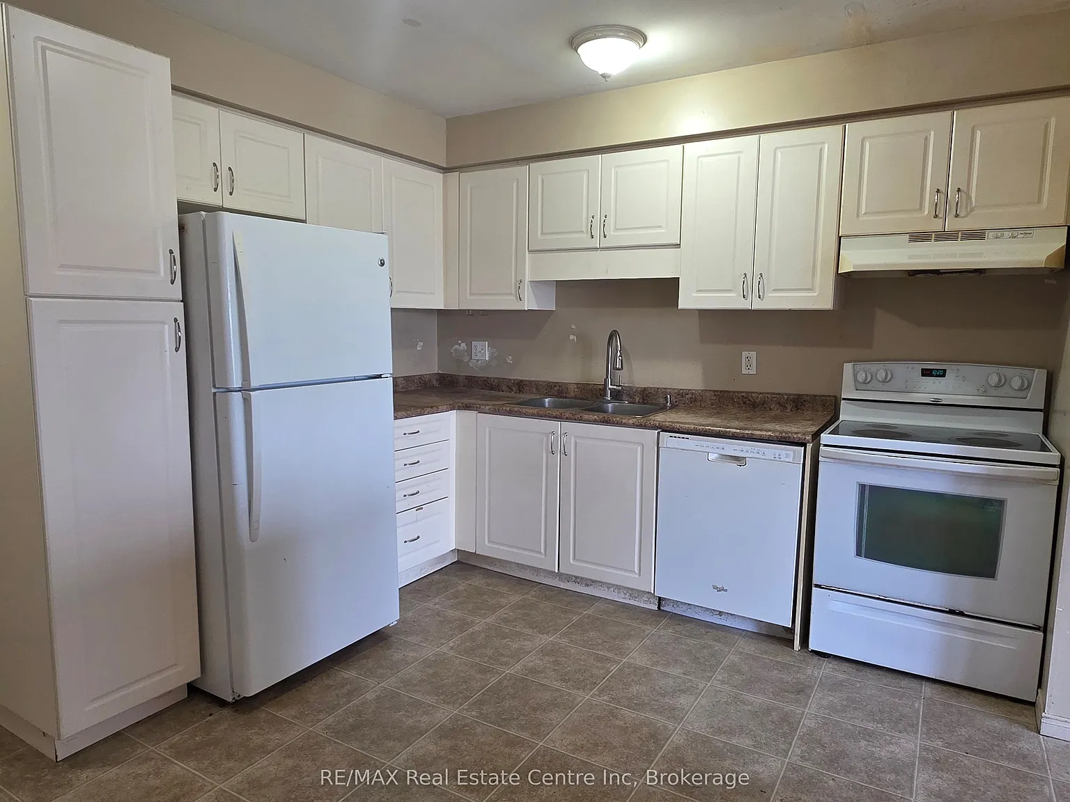 4 bed, $3,300 — Photo 3