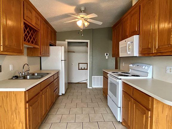 5th image of 2814 Mariana Ave