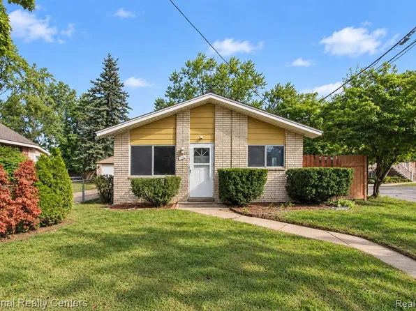 1069 Urbancrest Dr, Troy, MI 48083