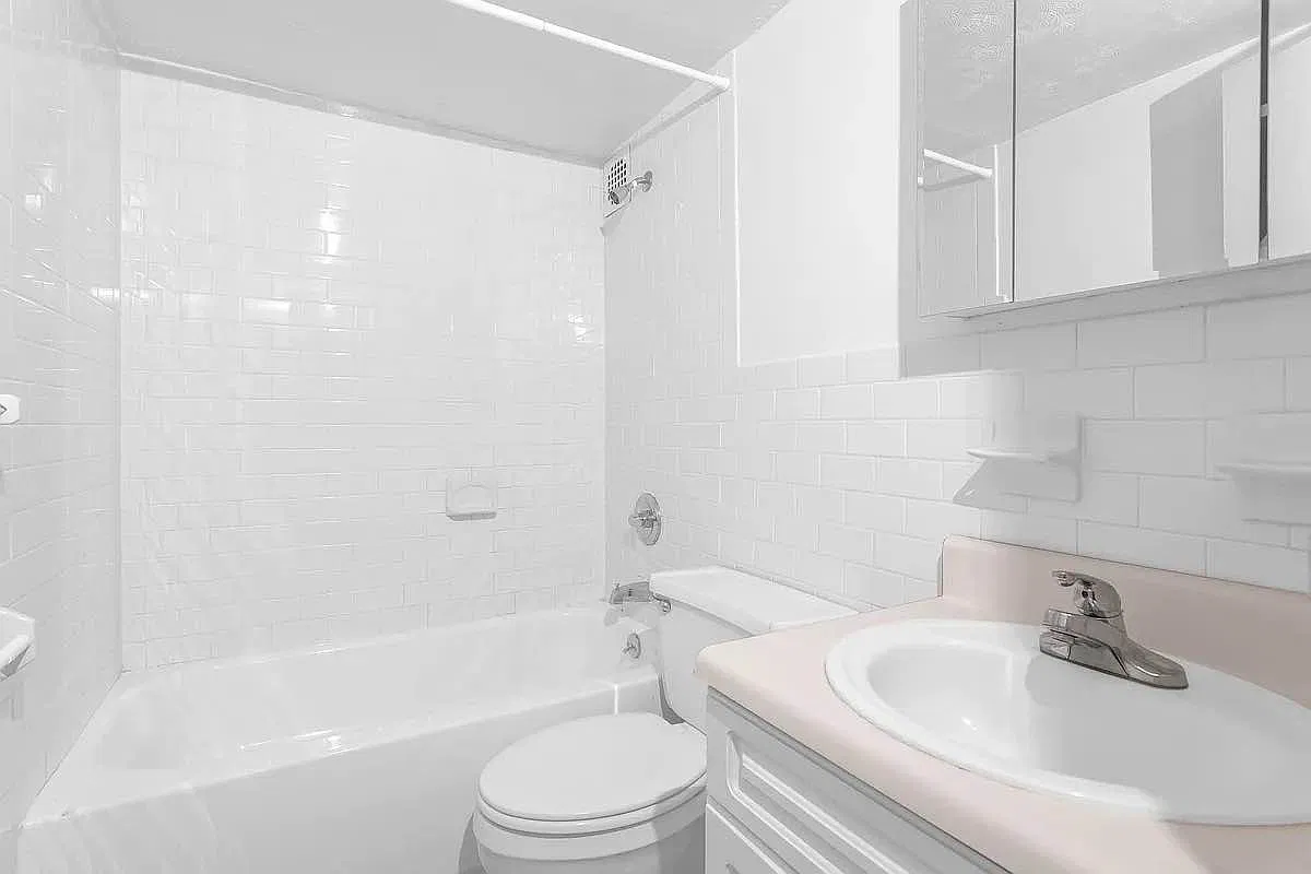 88 Fulton Street — Photo 4