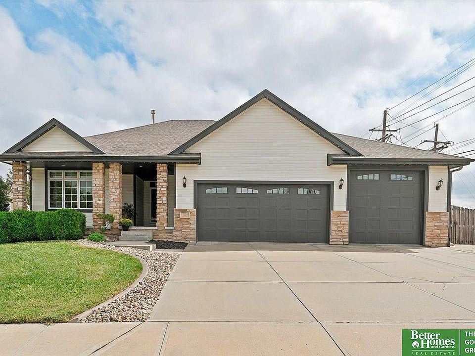 1st image of 8221 S 154th Ave