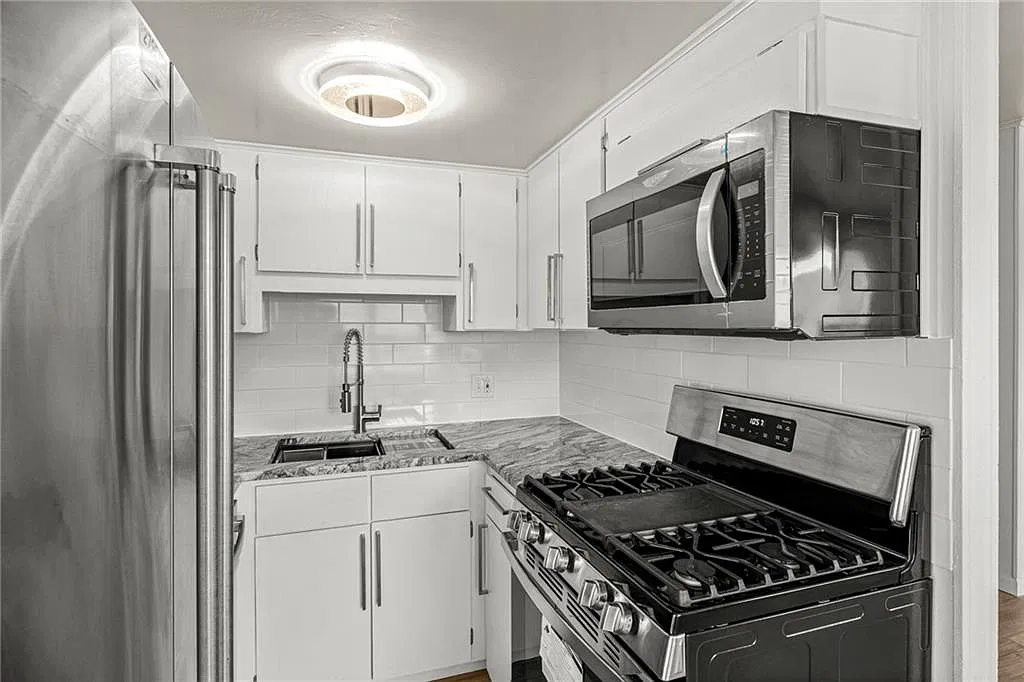 2 bed, 848 sqft, $1,295 — Photo 2