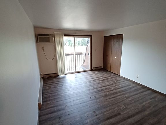 2nd image of 1015 Willow Ave #204