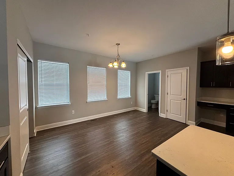 86 Hawthorne Dr — Photo 6