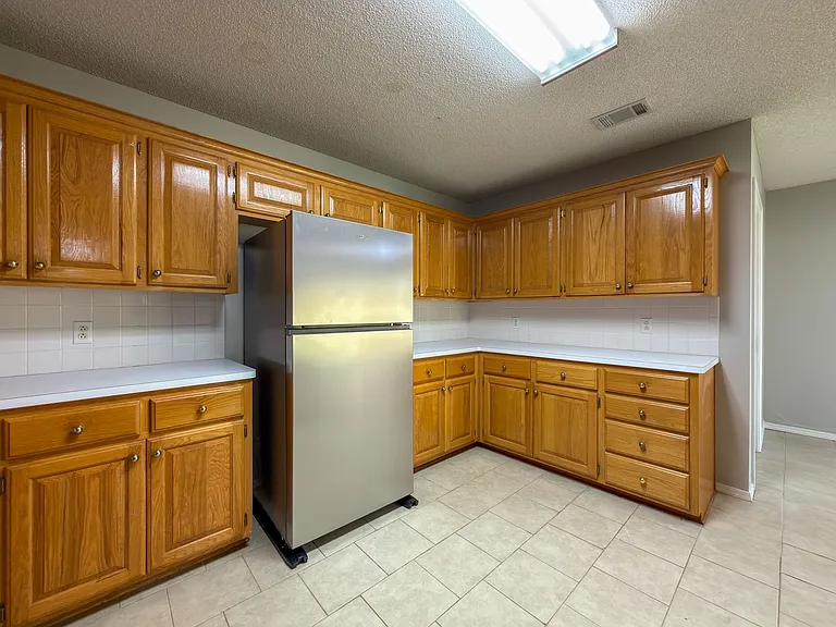 6409 Fallstone Rd — Photo 8
