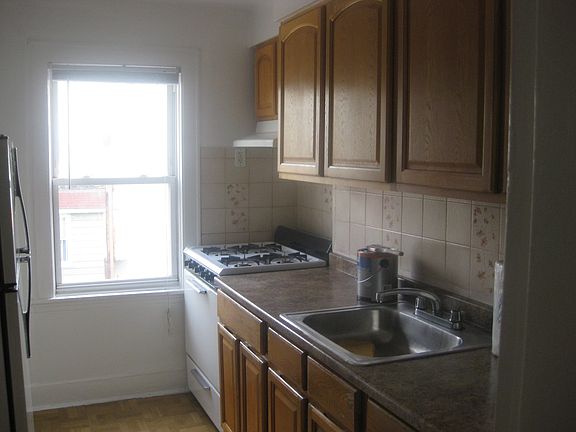 3rd image of 2327 21st St