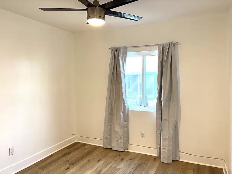 1732 W 20th St #1734-3/4 — Photo 6