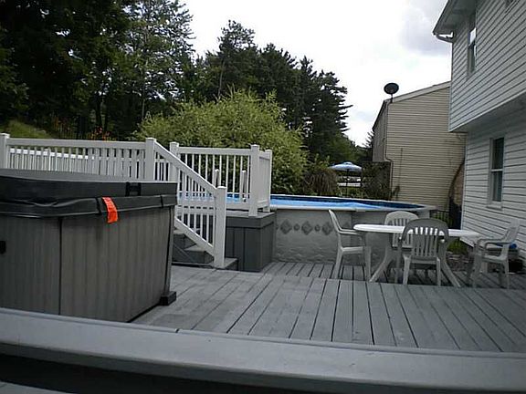 3rd image of 413 Deerfield Dr